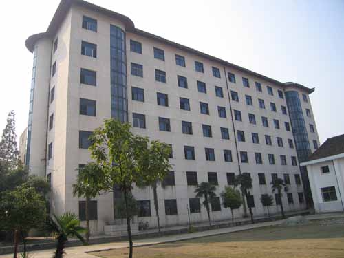 襄陽(yáng)市護(hù)士學(xué)校.jpg