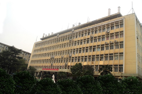湖北省汽車(chē)工業(yè)試驗(yàn)技工學(xué)校.jpg
