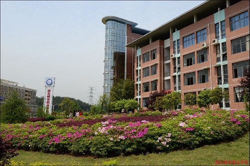 湖北城市職業(yè)學(xué)校.jpg