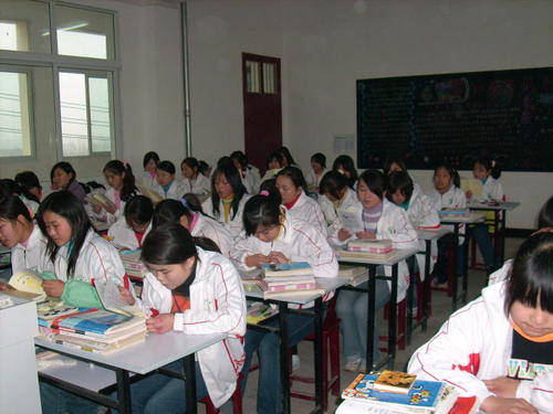 鄂東女子中等專業(yè)學校.jpg
