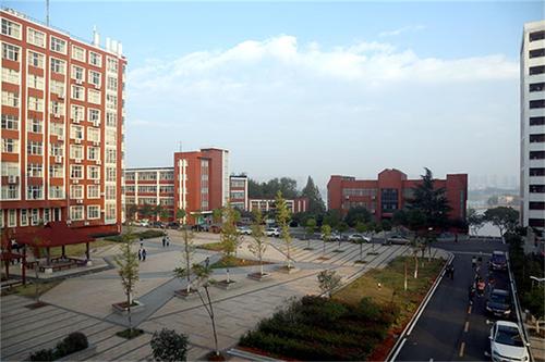 湖北生物科技職業(yè)學(xué)院.jpg