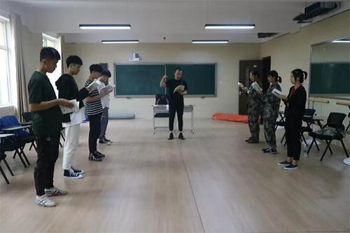 播音與節(jié)目主持.jpg