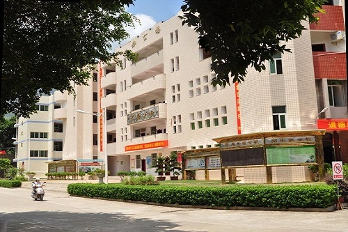 棗陽市應(yīng)用技術(shù)學(xué)校.jpg