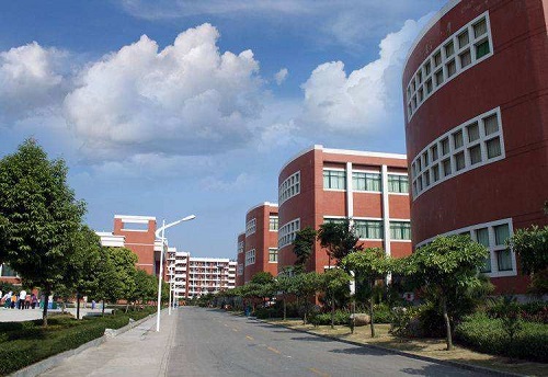 襄樊鐵路工業(yè)學(xué)校.jpg