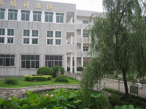 武漢市硚口區(qū)成人中等專業(yè)學(xué)校.jpg