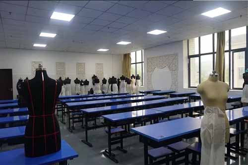 服裝與服飾設(shè)計(jì)襄職.jpg