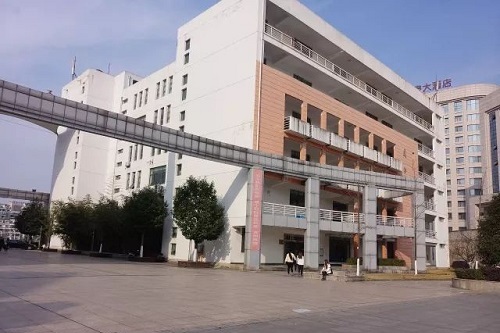 咸寧職業(yè)技術(shù)學(xué)院中專部.jpeg