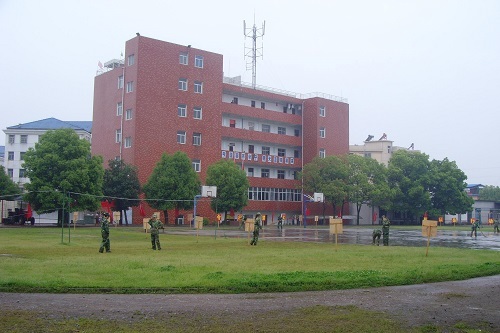 湖北省汽車工業(yè)實(shí)驗(yàn)技工學(xué)校.jpg