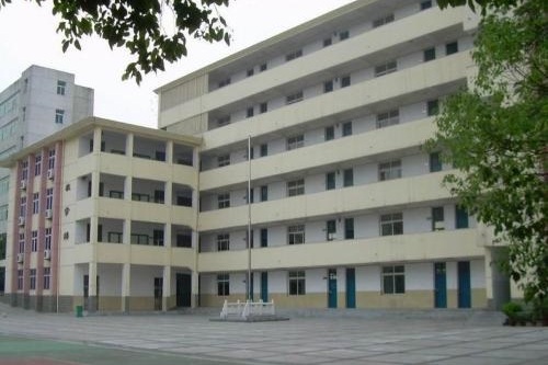 襄樊隆中職業(yè)技術(shù)學(xué)校.jpg