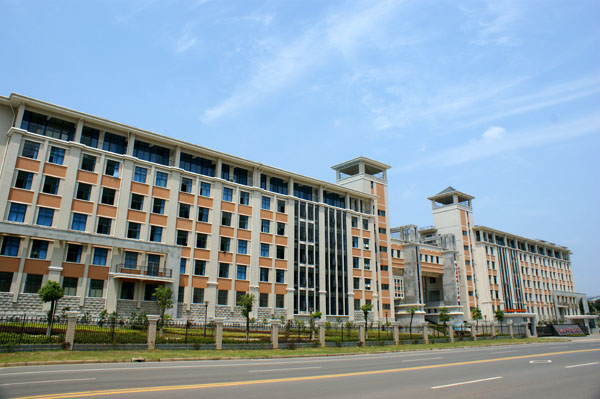 仙桃市新亞電腦中等職業(yè)學(xué)校.jpg