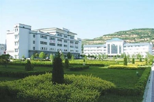 巴東縣民族高級(jí)職業(yè)中學(xué).jpg