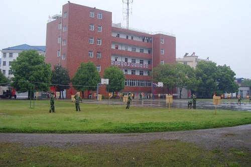 咸安區(qū)中等職業(yè)技術(shù)學(xué)校.jpg