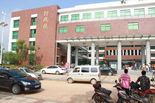 咸寧電子科技學(xué)校.jpg