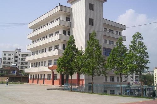 十堰市醫(yī)藥衛(wèi)生學(xué)校.jpg