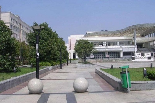 湖北足球?qū)W校.jpg