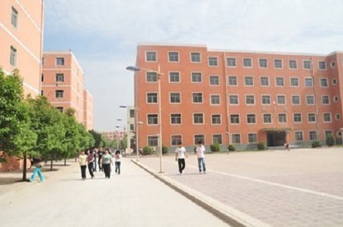 武漢市蔡甸區(qū)機電學校.jpg