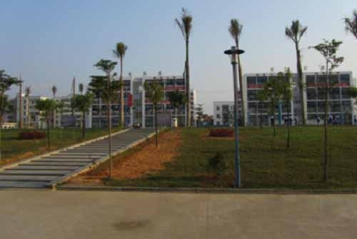 天門市新世紀(jì)職業(yè)高級中學(xué).jpg