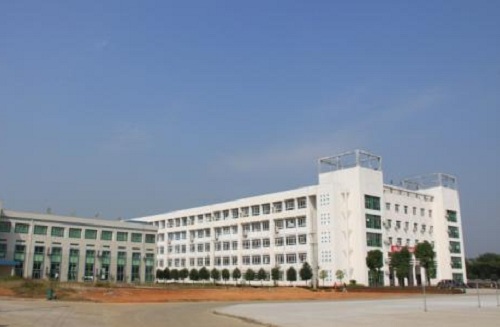 赤壁市機(jī)電信息技術(shù)學(xué)校.jpg