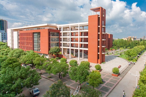 長(zhǎng)江大學(xué).jpg