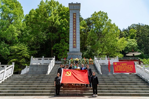 湖北民族大學(xué).jpg