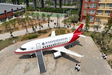 武漢光谷科技職業(yè)技術(shù)學(xué)校航空模擬倉