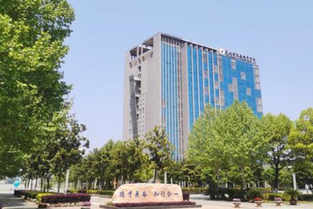 <b>武漢市儀表電子學(xué)校2025年招生簡章</b>